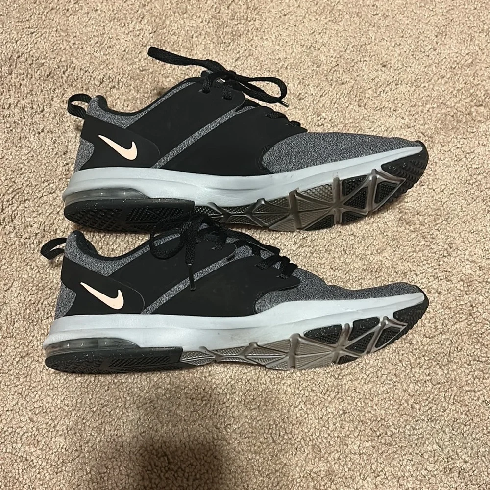 Nike Air Bella TR Womens Size 9.5 Gray/Black Running/Training Shoes - Picture 4 of 6
